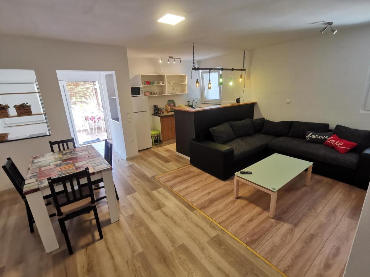 Fa-Ni Lägenhet Novalja Exteriör bild